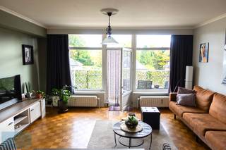 In de Reinpadstraat, op een boogscheut van het centrum van Genk, vinden we dit instapklare appartement op de derde verdieping (rechts) van...