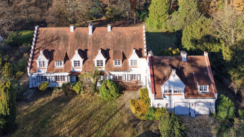 Standingvolle te renoveren villa van 520m² op 53 are - foto 1