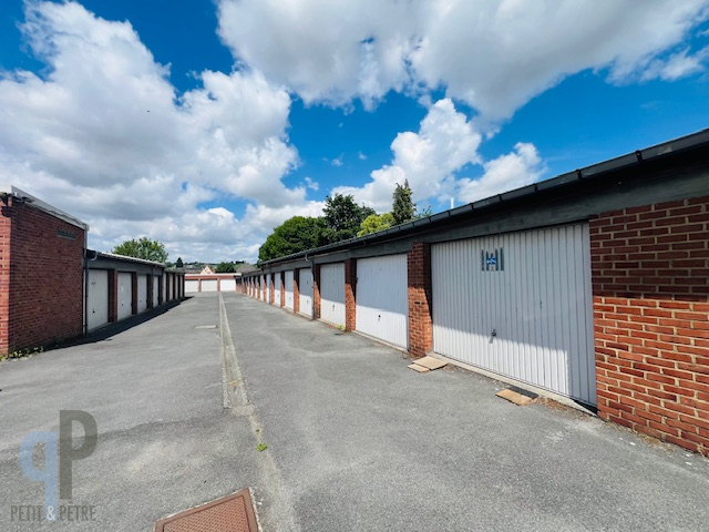4 garages en 3 staanplaatsen te centrum Brakel - foto 3