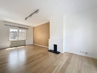 Elsene - Solbosch: Prachtig appartement met één slaapkamer en terras, gelegen op een steenworp van de ULB/VUB-campus.In een rustig gebouw bevindt...