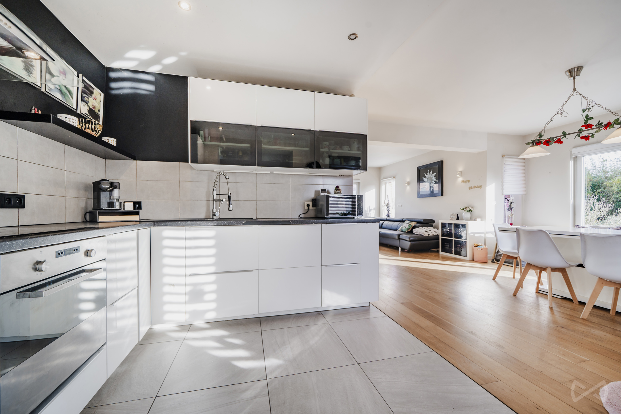 CHARMANTE WONING MET TUIN EN PARKING - foto 4