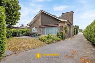 Ruime open bebouwing met 4 slaapkamers, bureauruimte en dubbele garage te koop in Wachtebeke!In de Walderdonk 62 te Wachtebeke vindt u deze goed...