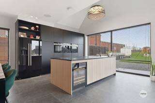 UITZONDERLIJKE WONING MET ZWEMBAD – MOGELIJKHEID ZELFSTANDIG BEROEP Op de Driewilgenstraat 82 in Sint-Truiden (Engelmanshoven) kunnen we deze...