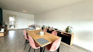 In Zulte vindt u dit zeer leuke appartement dat comfort en functionaliteit perfect combineert.Bij het betreden van het appartement komt u terecht in...