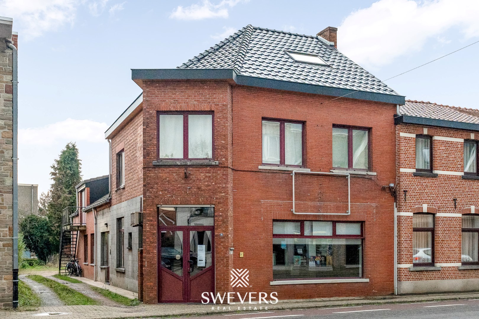 Opbrengsteigendom - Handelszaak met 4 wooneenheden in hartje Koersel met gegarandeerde huuropbrengsten - foto 1