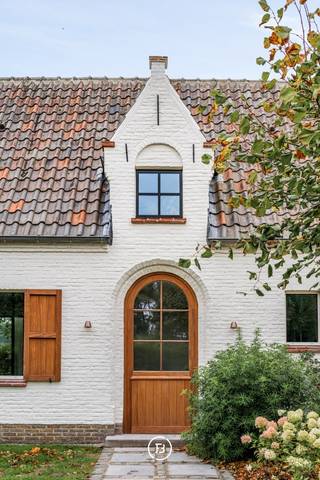 In het pittoreske Vivenkapelle, op slechts 10 minuten van het bruisende centrum van Brugge, presenteren wij u deze uitzonderlijke villa. Gelegen...