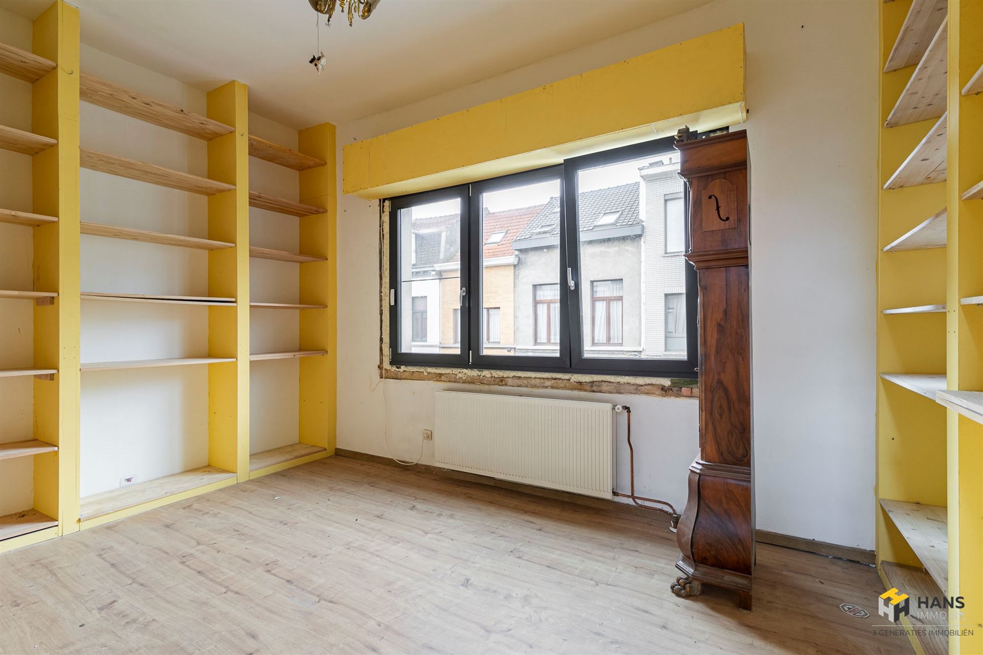 Te renoveren woning (117 m²) met 3 slaapkamers en buitenruimte (12 m²) in Antwerpen (2060). - foto 3