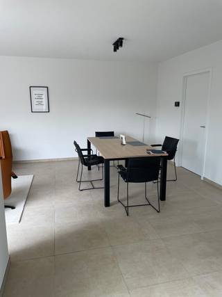 Te huur: Nieuwbouw 2-slaapkamer appartement (96 m2) inclusief staanplaats, grote bergruimte en fietsenbergingGelegen op de eerste verdieping met...