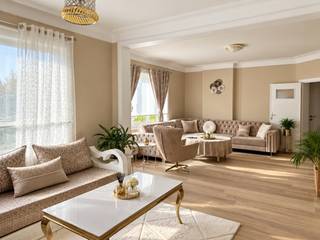 AANGENAAM EN LICHTRIJK 2-SLAAPKAMERAPPARTEMENT, rustig maar toch ZEER CENTRAAL GELEGEN OP WANDELAFSTAND VAN WINKELS EN DAGELIJKSE VOORZIENINGEN. Het appartement bevindt zich op de 1STE VERDIEPING en is vlot bereikbaar met de LIFT. Het appartement werd reeds op verschillende vlakken VERNIEUWD en beschikt onder meer over een VERNIEUWDE KEUKEN, VERNIEUWDE BADKAMER EN NIEUWE VLOERBEKLEDING. In combinatie met de AANGENAME LICHTINVAL en het BALKON zorgt dit voor een COMFORTABELE WOONOMGEVING waar u zich meteen thuis voelt. Ook als INVESTERING biedt deze eigendom INTERESSANTE MOGELIJKHEDEN.<br />De indeling gaat als volgt: via de inkomhal bereikt u de lichtrijke leefruimte met toegang tot het balkon. Aansluitend bevindt zich de vernieuwde en volledig ingerichte keuken, voorzien van het nodige hedendaagse comfort. Verder beschikt het appartement over 2 volwaardige slaapkamers en een vernieuwde badkamer. Op de kelderverdieping bevindt zich bovendien een zeer ruime privatieve berging, ideaal voor fietsen en bijkomende opslagruimte.<br /><br />Adres: Gomar Vandewielelaan 10 bus 102 te Ronse<br /><br />EPC: 194kWh/m²; G-score en P-score A; Geen renovatieverplichting van toepassing; Bestuursmaatregelen in het maatregelenregister: Neen