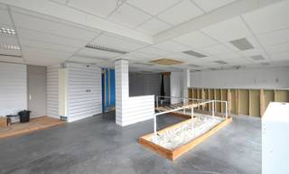 Op te frissen handelsruimte, goed gelegen op de hoek van de Tijdokstraat en de Kustlaan te Zeebrugge met grote zichtbaarheid en veel passage.Met een...