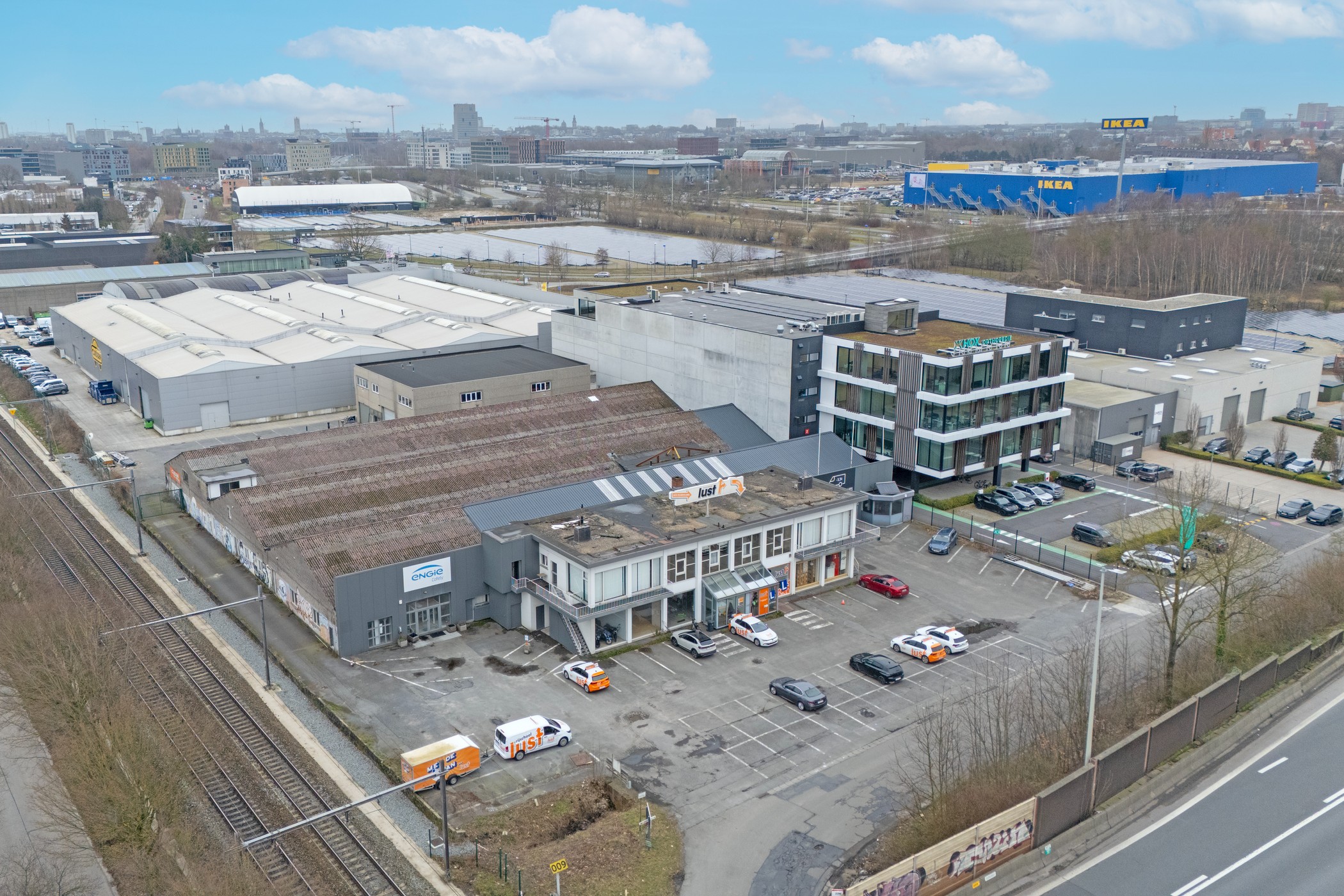 Topgelegen bedrijfsperceel +/- 6.033m² langs de E40 te Gent - foto 2