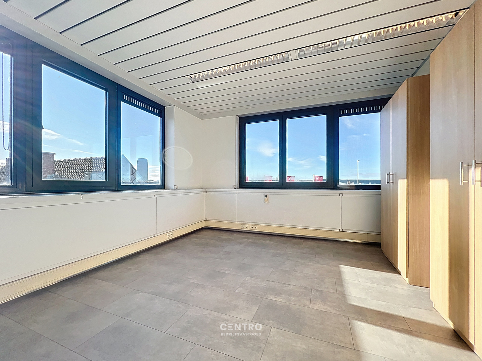 Instapklare kantoorruimte 175m² met perfecte VISIBILITEIT aan 't Hoge - opsplitsbaar. - photo 5