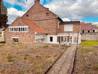 1 percelen bouwgrond te koop in de Vredestraat voor half open bebouwingLot 2: 3are68ca (breedte 12,00 meter, diepte 31,55m)Rustig gelegen in een...