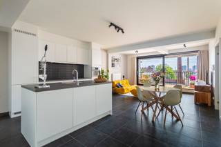 Licht en ruimtelijk appartement op toplocatie aan den BelWelkom in dit instapklaar appartement op de bovenste verdieping van de Zuidervelodroom 104,...