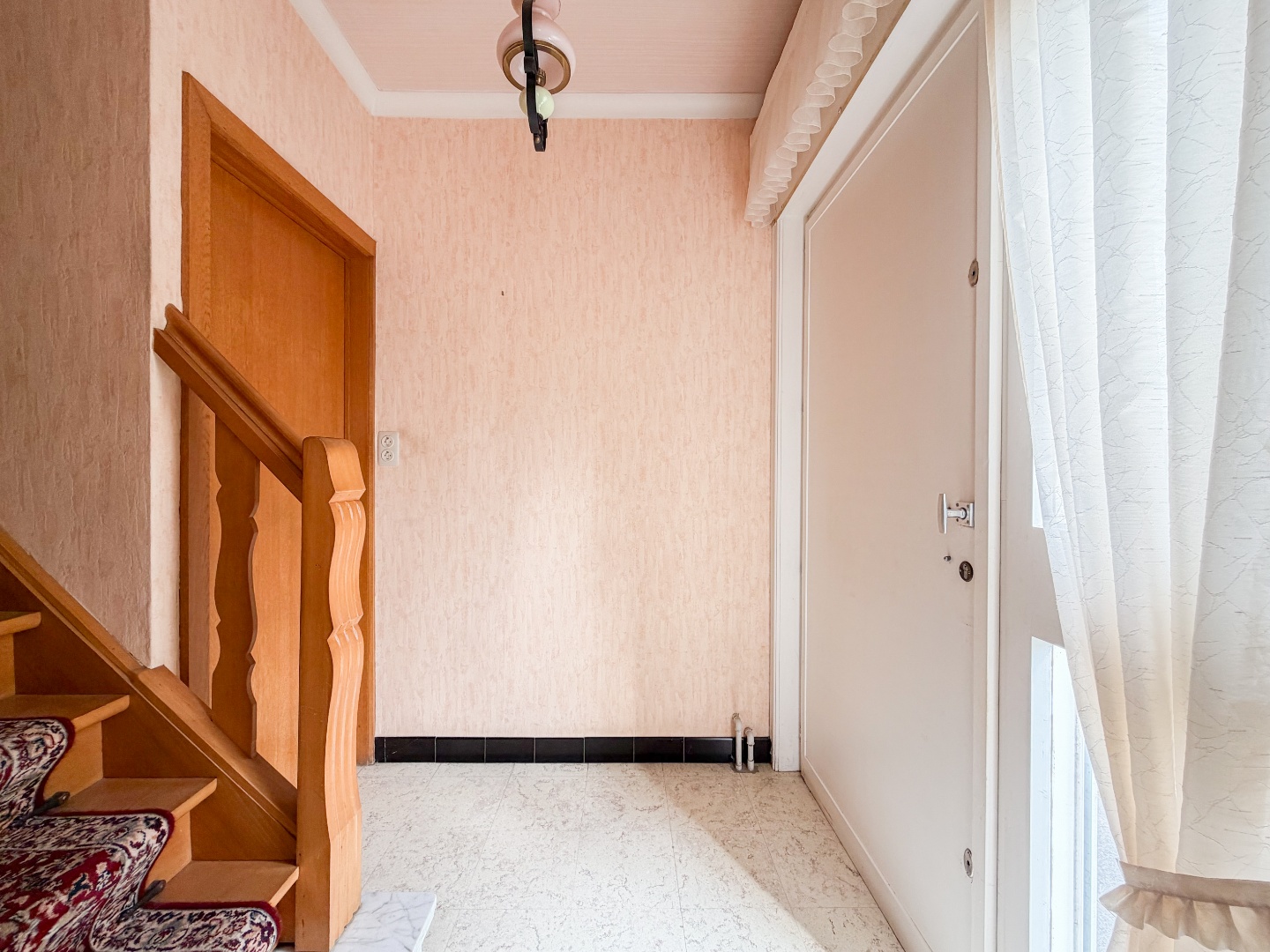 Te koop, Te moderniseren gezinswoning met diepe tuin op gunstige ligging te Anzegem! - foto 4