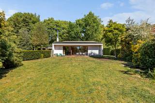 Gelegen in de gegeerde, bosrijke omgeving van Waasmunster, treft u deze uiterst charmante eigendom omgeven door groen.Deze vrijstaande woning bevindt...
