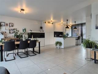 LOKEREN - Près du centre de Lokeren, à deux pas du site ' Molsbroek' et des différentes voies d'accès, se trouve cette nouvelle habitation...