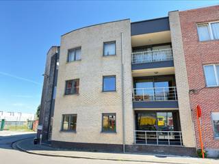 ENERGIEZUINIG, GOED ONDERHOUDEN, GEZELLIG EN RECENT APPARTEMENT MET 2 SLAAPKAMERS, ZUIDWEST-GEORIËNTEERD TERRAS EN KELDER1ste verdieping - ligging in...