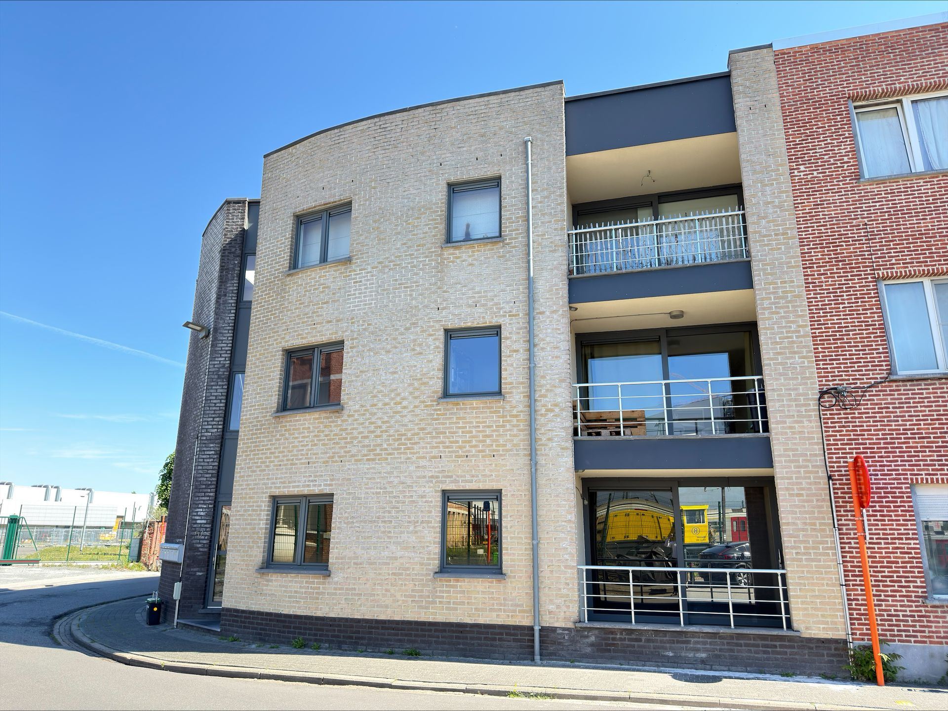 Recent appartement met 2 slaapkamers, kelder en terras - foto 1