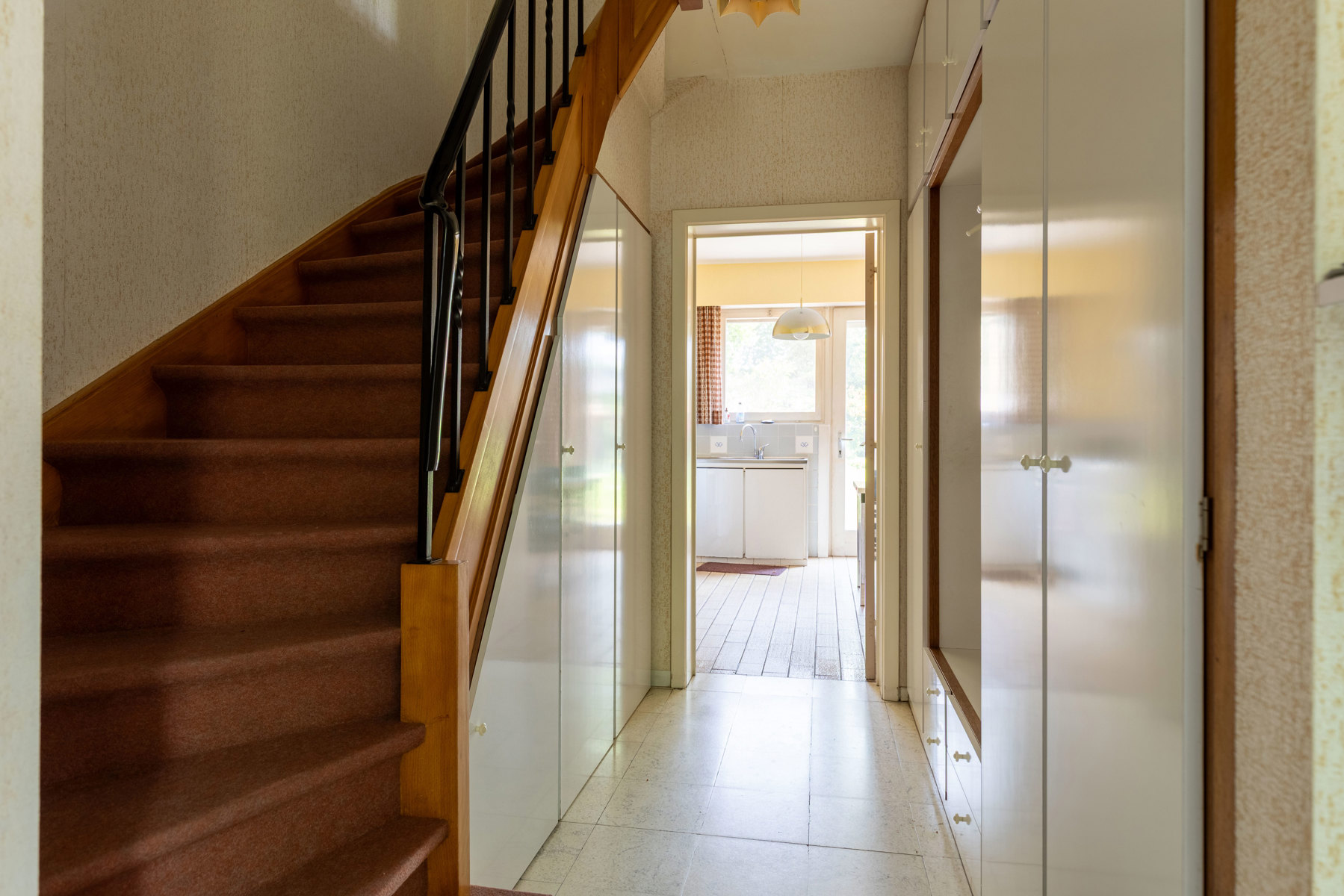 Halfopen woning met garage op ruim perceel in Sint-Kruis - foto 4