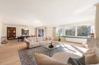 <p>This charming flat is located in the heart of the historic centre, near Graanmarkt, Theaterplein, Botanic Sanctuary and Meir. <br />The exceptional width of the façade creates a very comfortable living space, divided into a dining room and lounge area, with a frontal view of the Botanical Garden. The old marble mantelpiece adds extra cachet to the room. Adjacent to the dining room is access to a cosy terrace with a beautiful green view. <br />The open kitchen is equipped with all the usual appliances and finished with granite. There is a handy utility room with connections for a washing machine and dryer. <br />The hallway leads to the spacious master bedroom with en-suite bathroom with bath, toilet and double washbasin. There is also a dressing room. Next is a second bedroom and a second bathroom with shower and bath. <br />Living comfort is enhanced by two basement storage rooms. A parking space is offered for sale for 50,000 euros.</p>