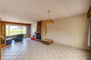 <p>Interesse? Vragen? Neem gerust contact op met Kevin Jansegers via kevin.jansegers@copandi.be of via+32 478 96 68 17. <br /></p><p><strong>Gesloten bebouwing met 3 slaapkamers, tuin en garage.</strong></p><p>In een rustige straat in Lier bevindt zich deze charmante gesloten bebouwing, met veel lichtinval, drie volwaardige slaapkamers, een zonnige tuin en een ruime inpandige garage. De woning is structureel sterk en biedt tal van mogelijkheden, maar vraagt op termijn wat opfrissing. Dankzij de ruime indeling en gunstige ligging vormt dit pand de ideale basis om volledig naar eigen smaak te moderniseren.</p><p>Ben je op zoek naar een woning met veel ruimte, garage en een mooie tuin? Dan is Schollebeekstraat 30 in Lier absoluut een bezoek waard. Perfect voor wie een betaalbare woning met veel potentieel zoekt.<br /><br />✅ 3 ruime slaapkamers<br />✅ Grote, lichte leefruimte<br />✅ Zonnige tuin met terras<br />✅ Inpandige garage<br />✅ Gunstige ligging nabij winkels, scholen en openbaar vervoer</p>