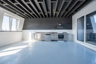 Dit instapklare appartement is gelegen in de Heirmanstraat 3-5 te Merksem, in een aangename en recent opgewaardeerde woonomgeving. Dankzij de...