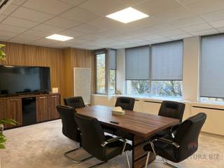 250m² kantoren gelegen op de Louizalaan 66. Met een prachtig zicht op het Wiltcher's hotel, biedt deze kantoorruimte u mooie lichtinval en...