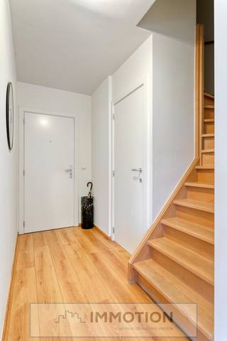 Plan uw bezoek in op het bezoekweekend van 14 en 15 februari!Dit grote en instapklare appartement is uitstekend gelegen op de hoek van de...