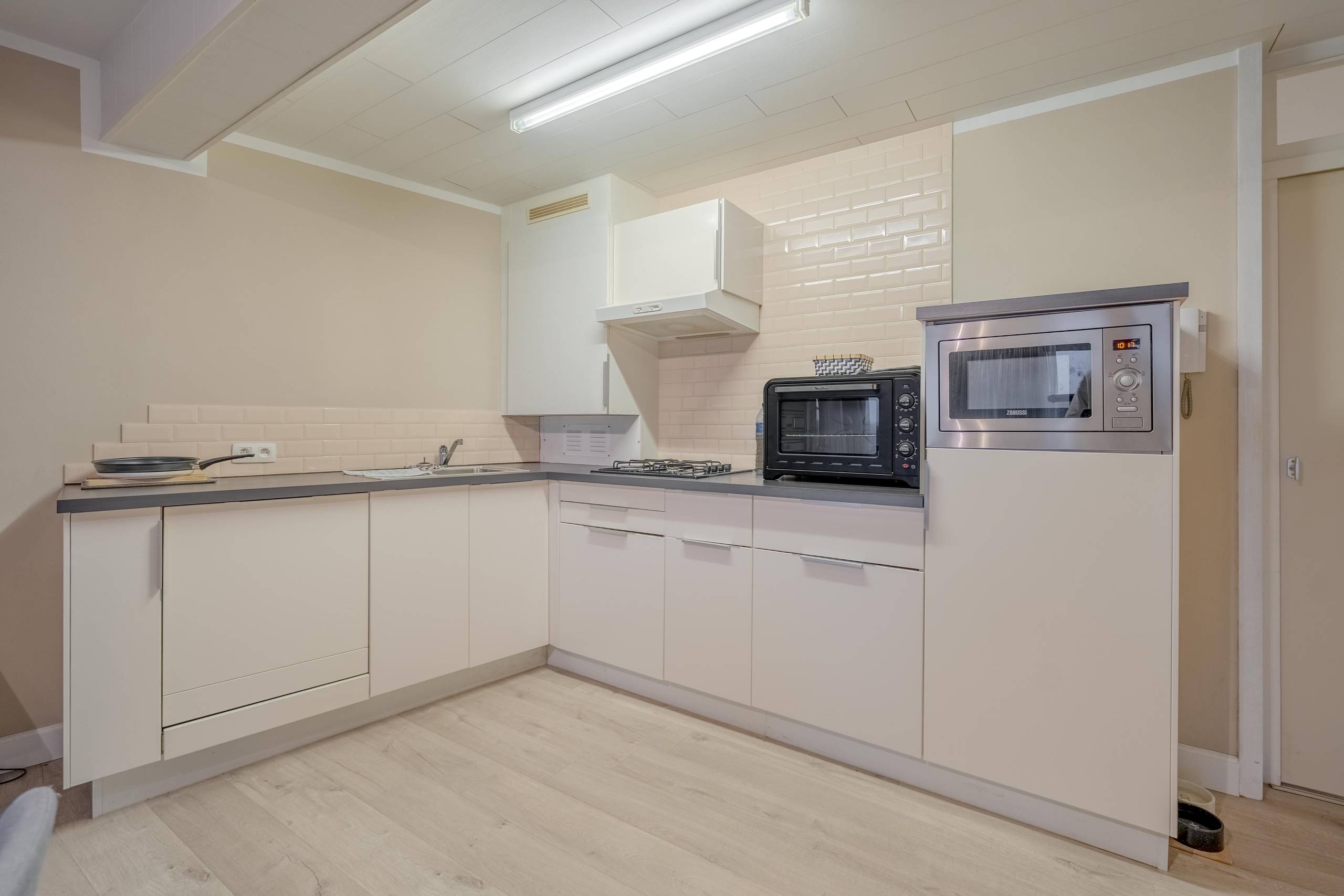 Gerenoveerd appartement met garage op AAA-locatie in Diksmuide te koop - foto 4