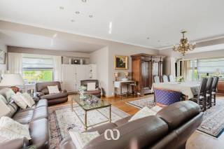SIGN UP FOR THE FIRST VISIT MOMENT OF MONDAY, AUGUST 7TH VIA OUR WEBSITE<br /><br />Are you looking for a spacious family home with four bedrooms and two bathrooms in a pleasant residential area near the center of Oudenaarde? Found!<br /><br />The large living spaces, the low-maintenance garden, the indoor garage, and the quiet location just a stone's throw from the center and all necessary amenities are just a few of the many strengths we find here.<br /><br />LAYOUT:<br /><br />GROUND FLOOR:<br />You enter the house through the spacious entrance hall with a guest toilet. From here you have access to the bright living room that connects to the veranda and the kitchen. Next to the kitchen is a practical storage room. Furthermore, the ground floor also has a spacious separate living room that can serve perfectly as a TV room, hobby room, or second sitting area. There is also a first bathroom.<br /><br />1st FLOOR:<br />On the first floor, you enter the night hall. From here you have access to four full bedrooms and a second bathroom.<br /><br />BASEMENT AND GARAGE:<br />The house has a spacious basement with an indoor garage at the bottom. The car can drive directly inside, providing extra comfort and plenty of additional storage space.<br /><br />Does this spacious family home seem like something for you? Then do not hesitate and contact us today for a visit!