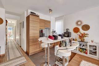 Voor meer info of een bezoek, bel 053 59 49 34 - Op een gunstige locatie te Oudergem, bevindt zich dit instapklare appartement met bouwjaar 2011 op...