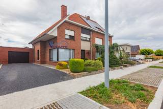 Lichtrijke, te moderniseren woning met 3 slpks (meer  mogelijk), tuin en garage op een steenworp van de Gavers.