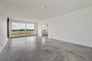 p zoek naar een instapklaar appartement met een fenomenaal uitzicht op groen én een modern interieur? Dan is dit volledig gerenoveerde pareltje...