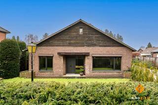 Deze verrassend ruime woning met 3 slaapkamers is gelegen op een prachtig perceel van 12a55ca. Indeling: inkomhal, woonkamer met open haard, ruime...