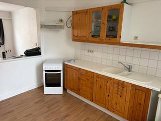 Instapklare studio op de 1eV  bestaande uit: een woonkamer, een ingerichte keuken met aansluiting wasmachine en een klassiek ingerichte badkamer...