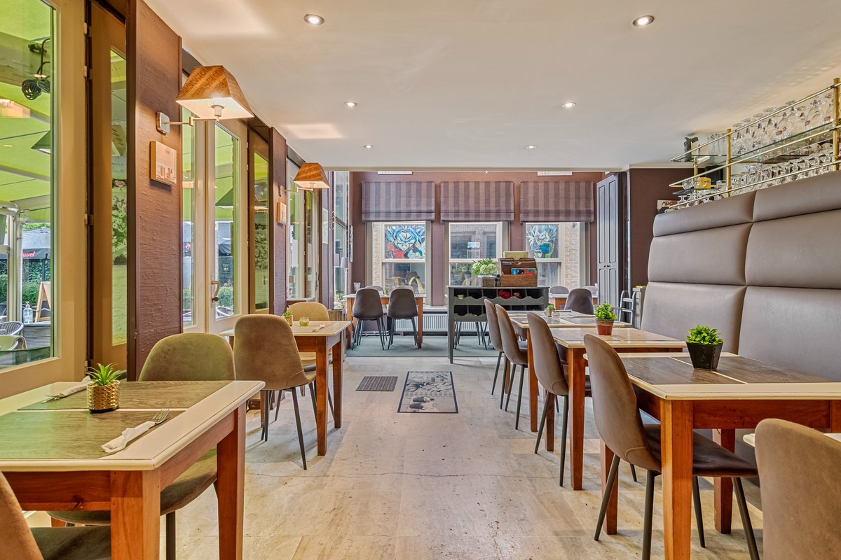 Horecazaak met groot terras in centrum Brugge - foto 2