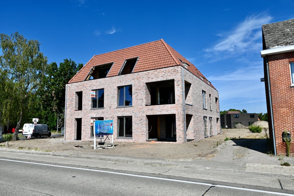 Ruim appartement op de eerste verdieping met 2 slaapkamers ! - foto 2