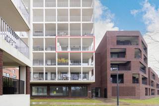 Op een gegeerde locatie in Herentals, vlakbij de Ringlaan, bevindt zich dit instapklare appartement op de 3e verdieping. Dankzij deze ligging geniet...