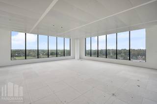 Phenomenally located newly built offices with a surface area of 1,305 m² and excellent visibility along the busy Kortrijksesteenweg. Thanks to its location only 600 metres from the E40 exit Sint-Denijs-Westrem, this is an ideal location for companies that value accessibility and visibility.<br /><br />The office space is particularly bright and designed as a modern landscape office. It is located in a brand-new, high-quality office complex with BREEAM-excellent certification. Surrounded by greenery, this complex also offers additional facilities that significantly enhance working comfort: ample parking, electric car charging stations, dining options and relaxation areas. The offices are finished to a high standard and equipped with all modern comforts, making this space ideal for companies that value a contemporary, inspiring working environment.<br /><br />Different surface options available, ranging from 700 sqm to 9,962 sqm.<br />For more information, detailed plans, or to book a no-obligation site visit, please feel free to contact PANORAMA B2B GENT KANTOREN on 0477 44 39 30.<br /><br /> 