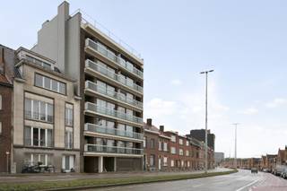 Ruime penthouse te huur op toplocatie!Dit appartement is gelegen op de 7e verdieping en heeft 2 ruime terrassen die samen goed zijn voor 100 m², en...