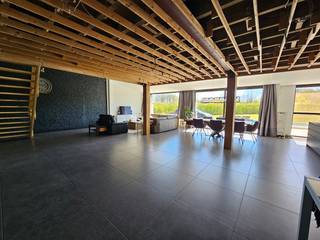 Gerenoveerde, energiezuinige woning op een ruim perceel grond. De woning beschikt over 4 slaapkamers, waarvan één praktisch gelegen op...