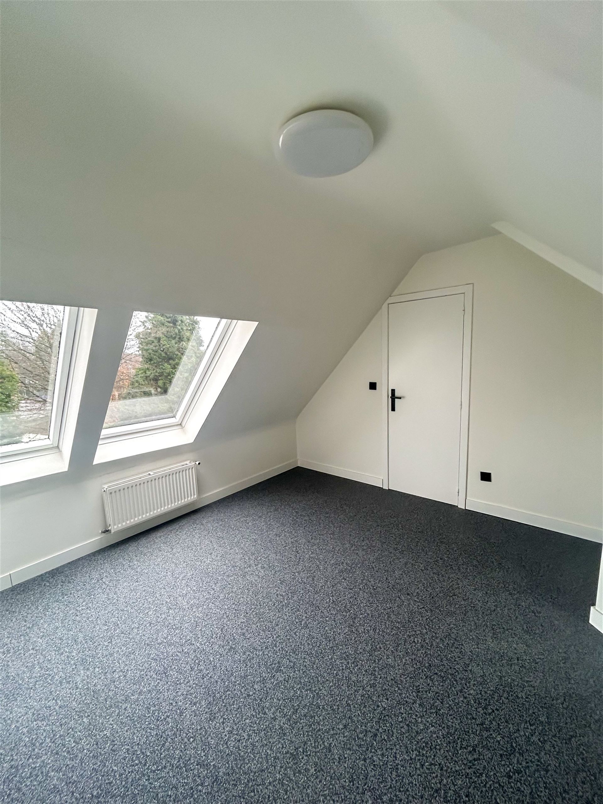 Appartement met 1 slaapkamer, terras en privatieve autostaanplaats in Maasmechelen! - foto 4