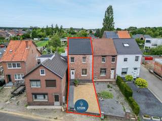 TE RENOVEREN GEZINSWONING OP EEN PERCEEL VAN 3A 90CA IN CENTRUM LANAKEN ! <br /><br />We vinden deze halfopen bebouwing met een bewoonbare oppervlakte van 118 m² terug op een perceel van 3a 90ca in Lanaken. <br /><br />Voor meer informatie, neem zeker een kijkje op onze website via de volgende link:<br />https://www.sterkvastgoedmakelaars.be/detail/te-koop-woning-lanaken/7659505?dosearch=True&flowstatus=ForSale,ForSaleReserved,ForSaleWithBid,ToCompleteForSale,SoldUnderReserve,Sold&pageindex=1&pagesize=12&searchpage=ForSale&sortdirection=DESC&sortfield=pub_flowstatus&transactiontype=Sale