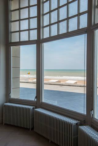 Ce bâtiment nostalgique, offrant une vue unique sur la mer, est un bien exclusif qui vous propose le luxe au sein de l’emblématique Grand...