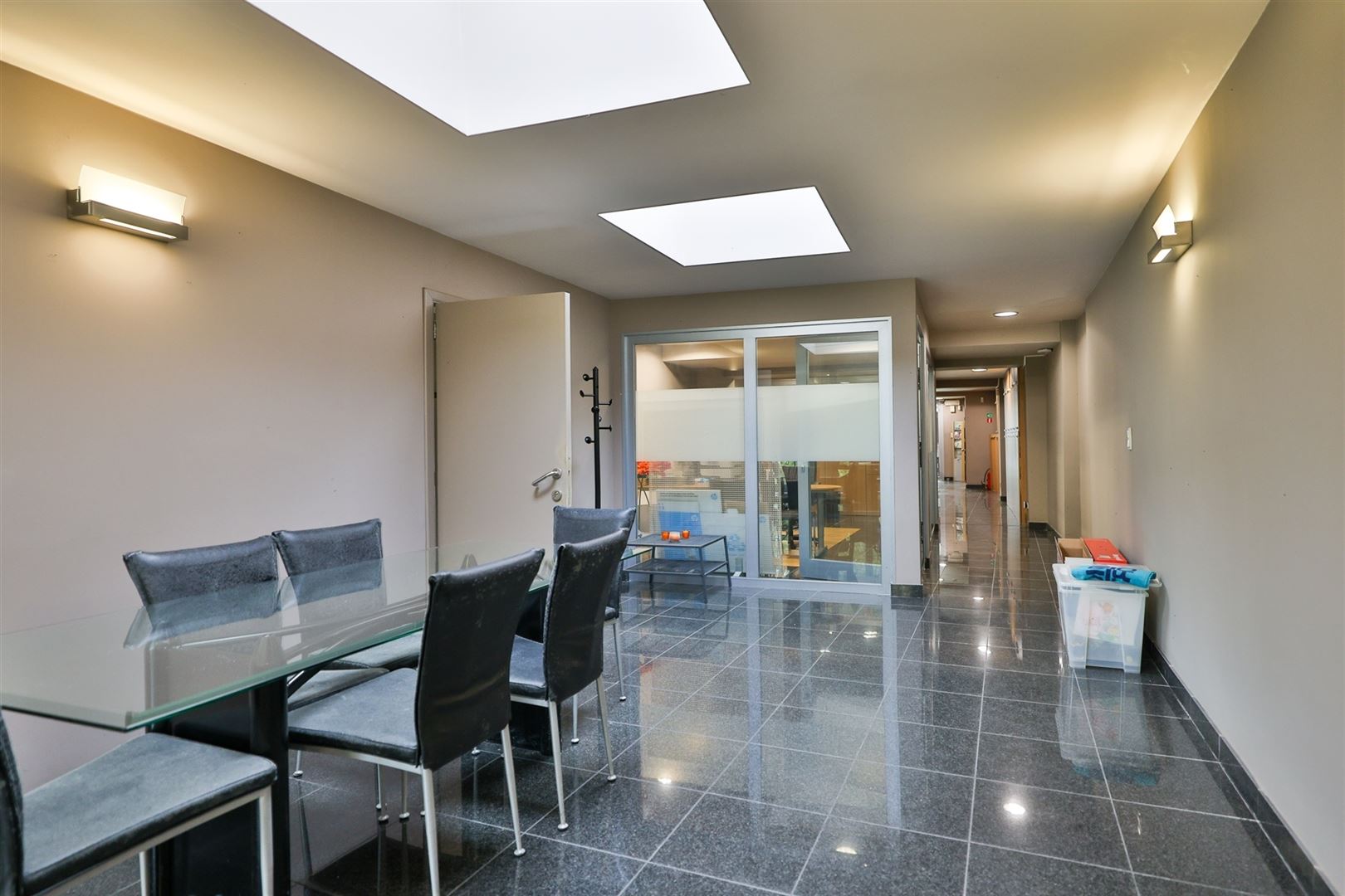 Ruim handelsgelijkvloers met grote tuin in het centrum van Hove - foto 5