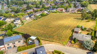 <p>Interesse in dit pand? Neem voor bijkomende informatie of het maken van een afspraak rechtstreeks contact op met Erik Smeijers via <strong>+32 497 53 07 96</strong> of <strong>erik@copandi.be</strong>.</p><p></p><p>Wie op zoek is naar een ruime bouwgrond in een groene, residentiële omgeving, komt met deze locatie in de Eendebroekstraat in Wilsele goed uit. Het perceel ligt rustig en toch centraal, in een buurt waar wonen en natuur elkaar vinden. Een mooie kans om je eigen woonproject vorm te geven op een grond met een aanzienlijke oppervlakte en een aangename ligging.</p><p></p><p>Het perceel heeft een totale oppervlakte van 7.960 m², met een breedte van 74 meter en een lengte van 108 meter. De grond is kadastraal gekend onder sectie A, nummer 0227B2P0000, gelegen in het kadastraal district Leuven, en heeft een kadastraal inkomen van 22 euro. De bestemming van het terrein is residentieel gebied, wat de mogelijkheden voor een eigen bouwproject concreet maakt.</p><p></p><p>Voor deze grond is een bodemattest beschikbaar, wat bijkomende zekerheid biedt bij de aankoop. Er is een verkavelingsvergunning (zie documenten) van toepassing, en er rust geen voorkooprecht op het perceel. De ruime afmetingen en de ligging in een groene, residentiële zone maken dit perceel bijzonder geschikt voor wie droomt van een op maat gebouwde woning, omgeven door rust en ruimte.</p><p></p><p>Wilsele biedt een aangename combinatie van dorpse rust en stedelijke bereikbaarheid, met vlotte verbindingen richting Leuven en de invalswegen naar de ring. Scholen, winkels en openbaar vervoer bevinden zich op een behapbare afstand, wat deze locatie ook praktisch erg interessant maakt voor gezinnen. Ben je benieuwd naar de mogelijkheden van dit perceel? Neem gerust contact op met ons kantoor om een bezoek in te plannen of om meer informatie te ontvangen over deze bouwgrond in Wilsele.</p>