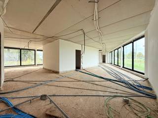 Bent u op zoek naar een ruime commerciële ruimte op een toplocatie in Ham? Dan is dit uw kans! Deze multifunctionele ruimte van maar liefst 300...