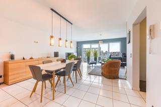 Bent u op zoek naar een goed onderhouden en instapklaar appartement in Deurne? Dan is dit ruime en lichtrijke appartement op de vierde...