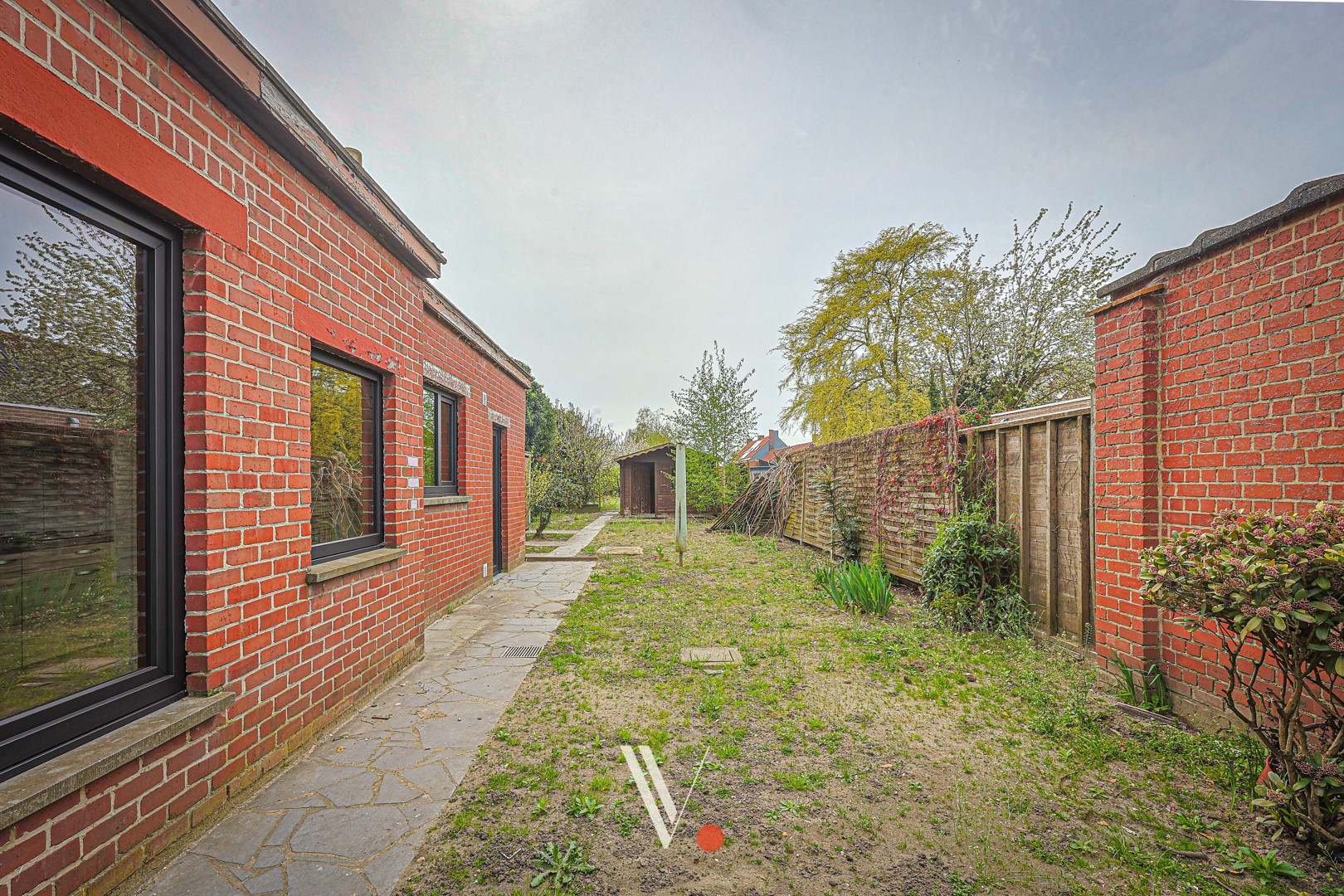 Verrassend ruime woning op een perceel van meer dan 800 m² - GEEN renovatieplicht - foto 2